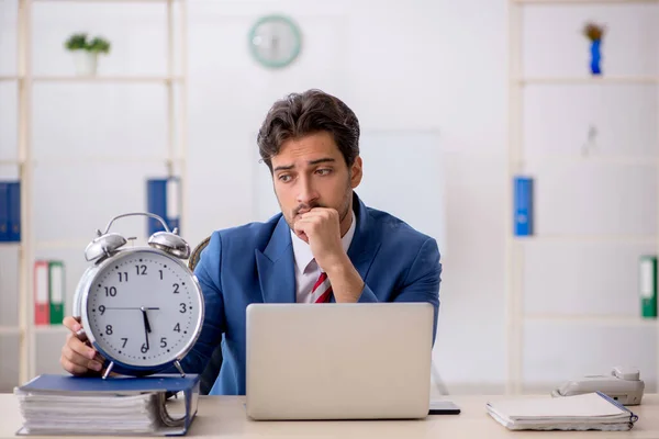 Jovem Empresário Empregado Conceito Gestão Tempo — Fotografia de Stock