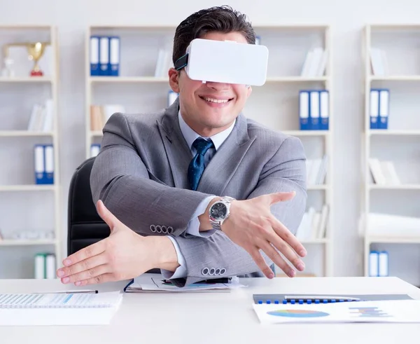 Homme Affaires Avec Des Lunettes Réalité Virtuelle Dans Bureau — Photo