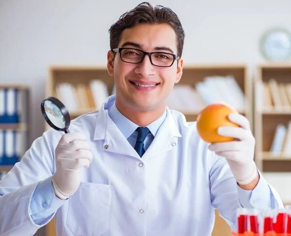 Scientifique Travaillant Sur Les Fruits Légumes Biologiques — Photo