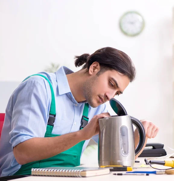 Young Man Repairing Kettle Service Centre — Stock Photo, Image
