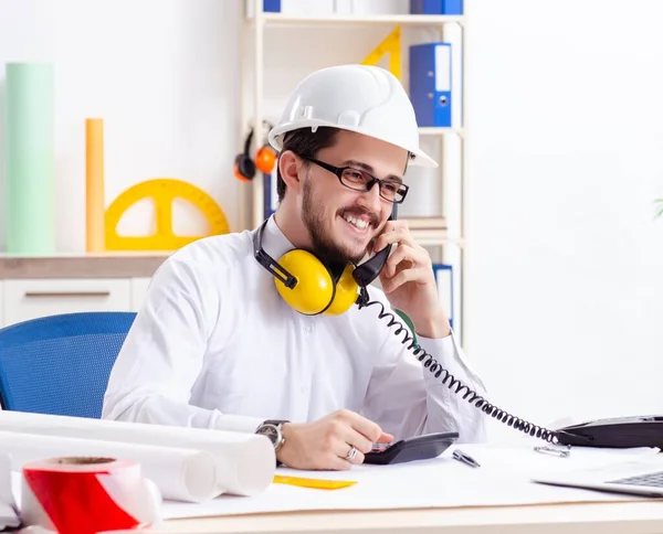 Der Junge Männliche Architekt Büro — Stockfoto