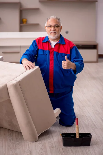 Antiguo Carpintero Trabajando Casa — Foto de Stock