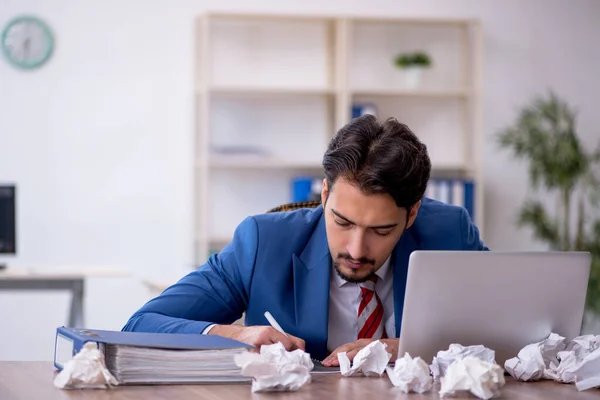 Jovem Empresário Empregado Conceito Brainstorming — Fotografia de Stock