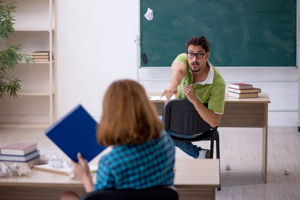 Twee Studenten Die Plezier Hebben Tijdens Les — Stockfoto