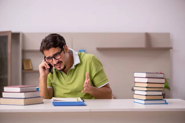 Jeune Étudiant Étudiant Maison — Photo