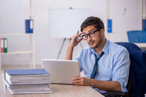 Young Male Employee Too Much Work Office — Stock Photo, Image