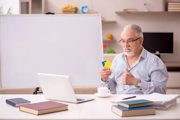 Old Businessman Employee Working Home Pandemic — Stock Photo, Image