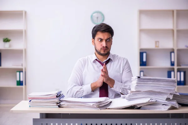 Young Male Employee Unhappy Excessive Work Office — Stock Photo, Image