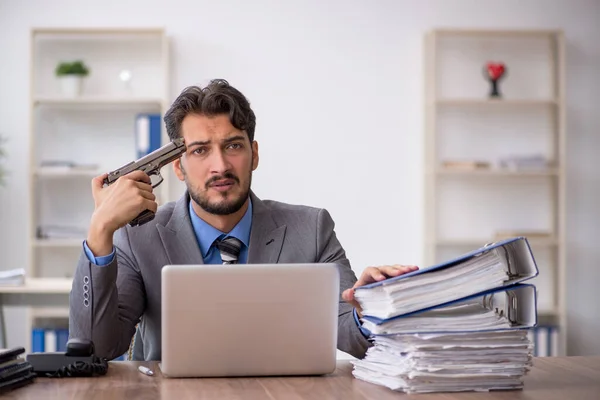 Junger Geschäftsmann Begeht Selbstmord Arbeitsplatz — Stockfoto