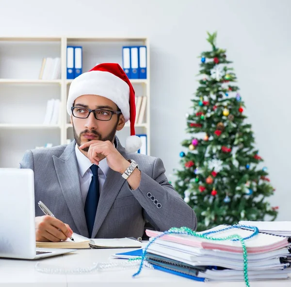 Young Businessman Celebrating Christmas Office — Stock Photo, Image