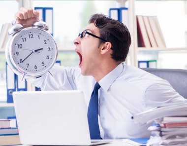 Teslimatlar için son teslim tarihini kaçıran işadamı