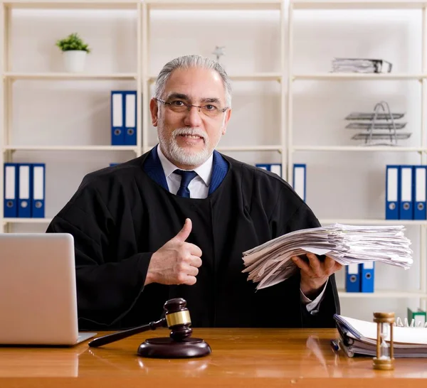 Avvocato Anziano Che Lavora Tribunale — Foto Stock