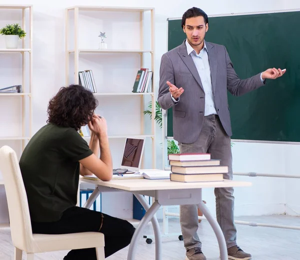 Jovem Professor Aluno Sala Aula — Fotografia de Stock