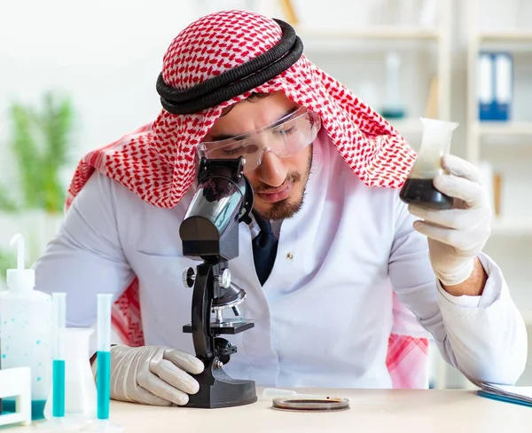 Arab Chemist Scientist Testing Quality Oil Petrol — Stock Photo, Image