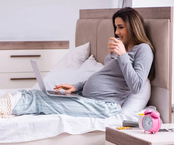 Young Pregnant Woman Bedroom — Stock Photo, Image