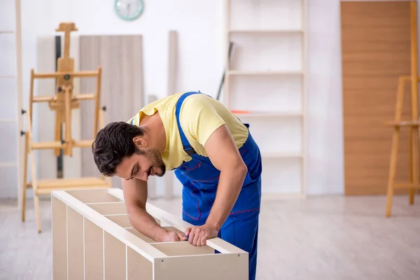 Young Carpenter Working Workshop — Stock Photo, Image