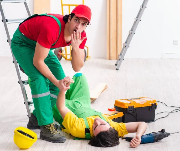 The injured worker and his workmate