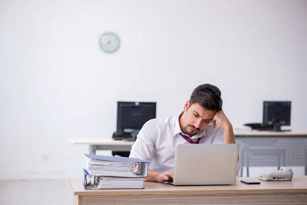 Jonge Zakenman Werkplek — Stockfoto