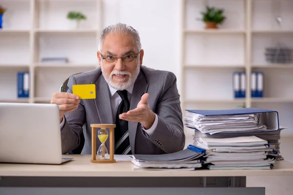 Old Businessman Employee Time Management Concept — Stock Photo, Image