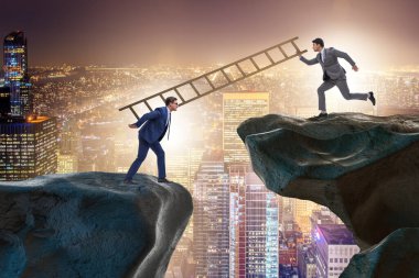 İş adamları uçurumun üstesinden gelmeye yardım ediyor.