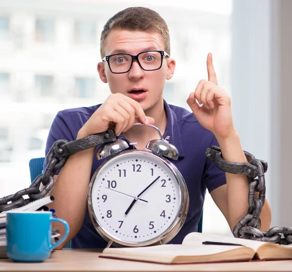 Jovem Estudante Preparando Para Exames Escolares — Fotografia de Stock