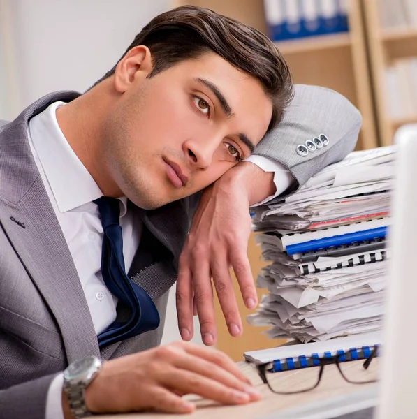 Empresário Cansado Sentado Escritório — Fotografia de Stock