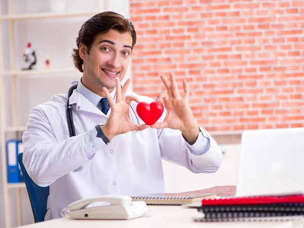 Der Junge Arzt Krankenhaus — Stockfoto