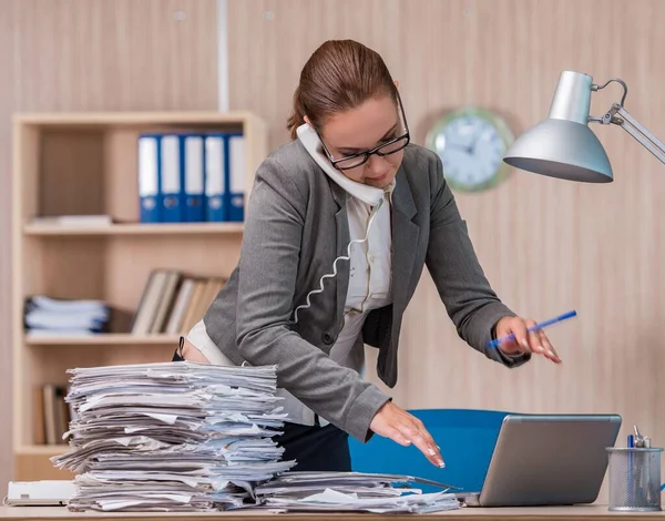 Businesswoman Working Office — Stock Photo, Image