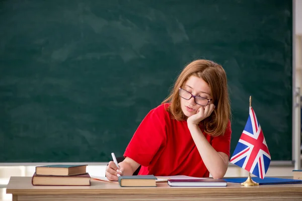 Vrouwelijke Student Bereidt Zich Voor Examens Klas — Stockfoto