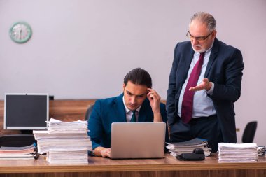 Zorbalık kavramında yaşlı işveren ve genç asistan