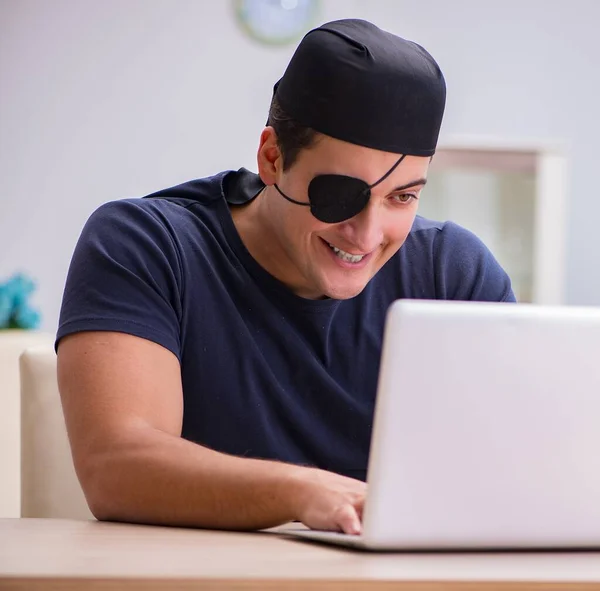 Conceito Segurança Digital Com Pirata Computador — Fotografia de Stock