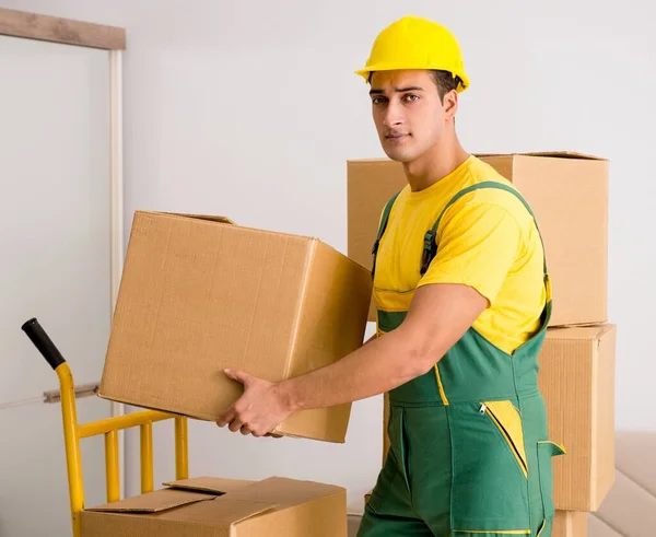 Hombre Que Entrega Cajas Durante Movimiento Casa — Foto de Stock