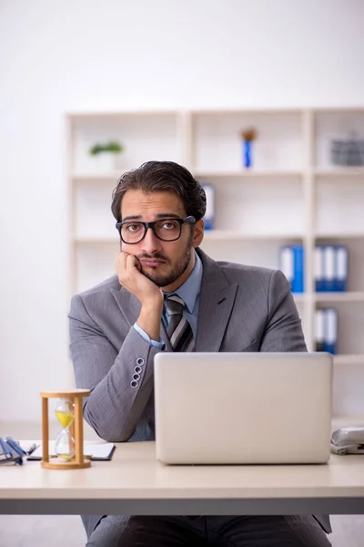 Jovem Empresário Empregado Conceito Gestão Tempo — Fotografia de Stock