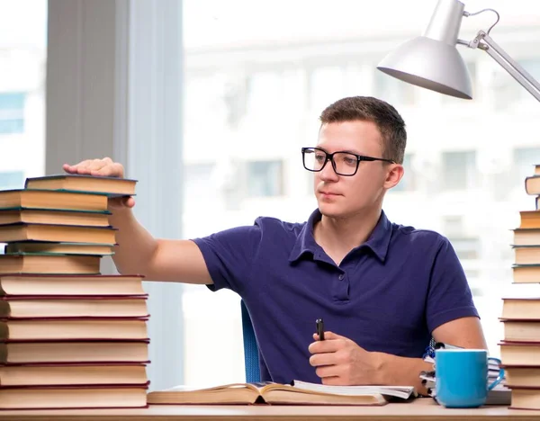 Jovem Estudante Preparando Para Exames Escolares — Fotografia de Stock