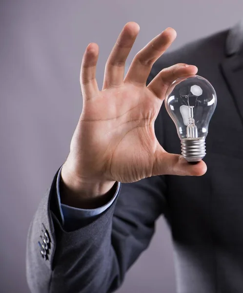 Affärsmannen Som Håller Glödlampa Kreativitet Koncept — Stockfoto