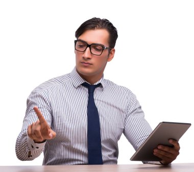 İşadamı beyaz tablet bilgisayarını kullanıyor.