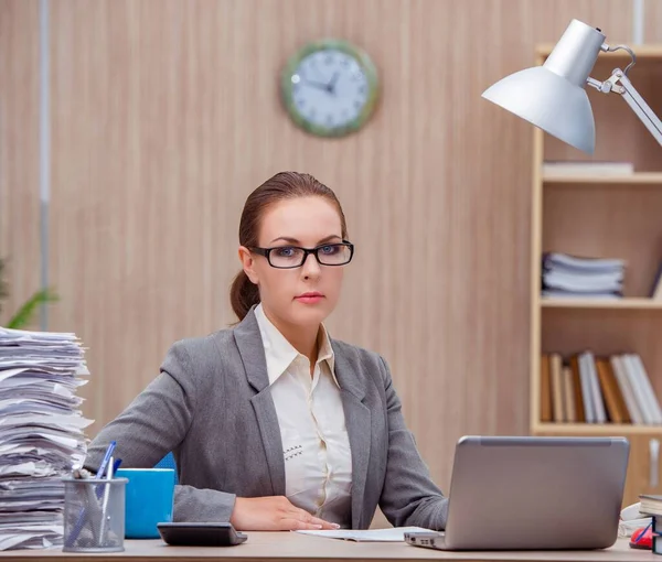 Occupato Stressante Segretaria Donna Sotto Stress Ufficio — Foto Stock