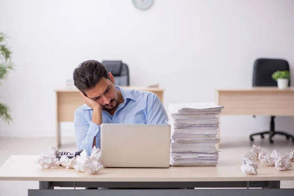 Young Businessman Employee Rejecting New Ideas Office — Stock Photo, Image