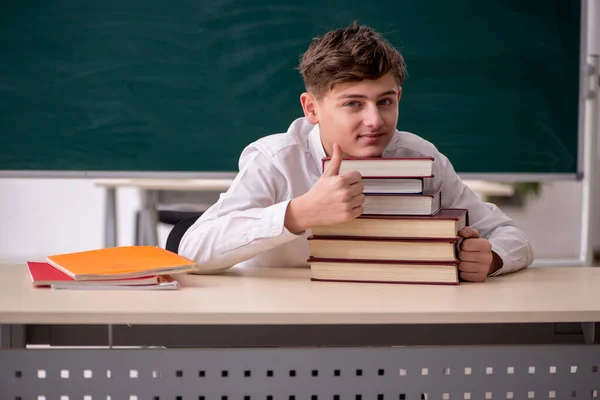 Mannelijke Leerling Zittend Klas — Stockfoto