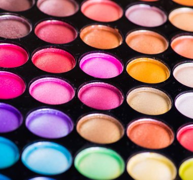 Sanatçı paleti beyaz üzerine izole