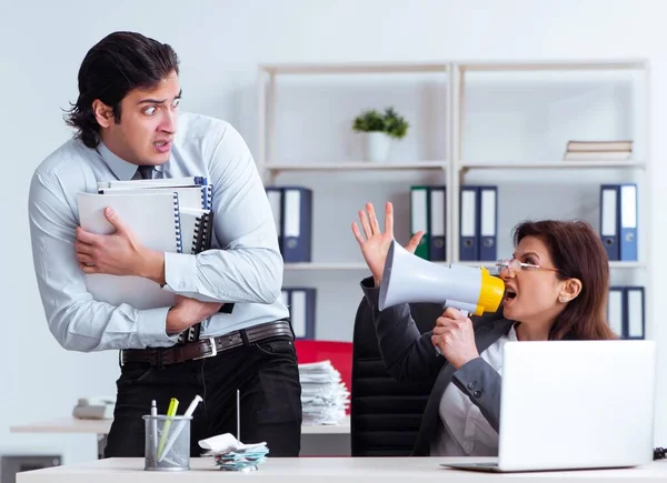 Old Female Boss Young Male Employee Office — Stock Photo, Image