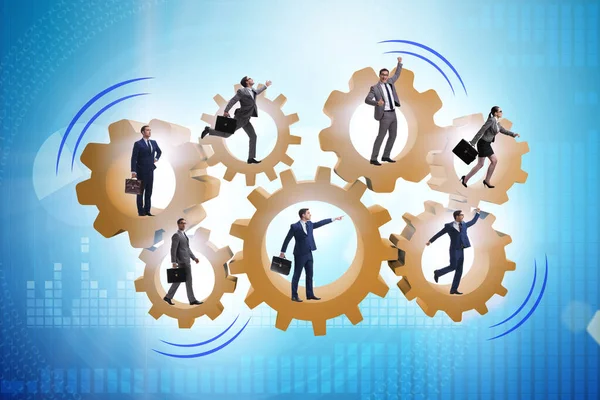 Takım çalışması konseptinde iş adamları