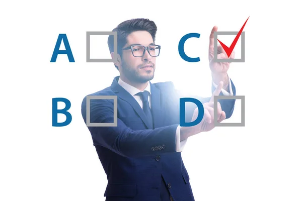 Multiple Choice Testfragekonzept Mit Geschäftsleuten — Stockfoto