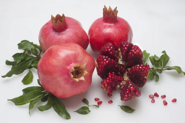 Ripe fresh pomegranates wth leaves — Stock Photo, Image
