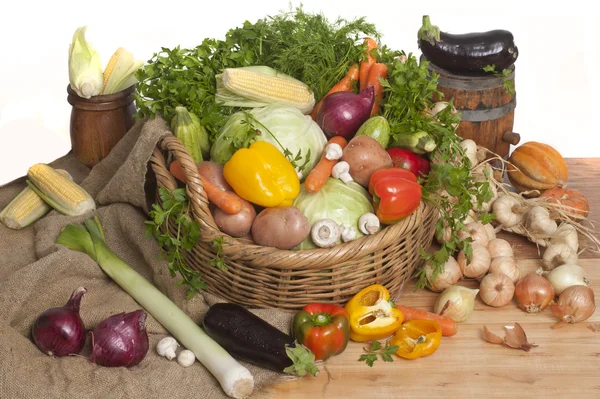 Fresh colorful vegetables in basket — Stock Photo, Image