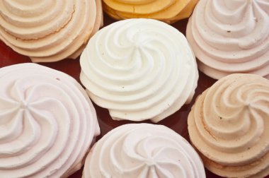 renkli meringues