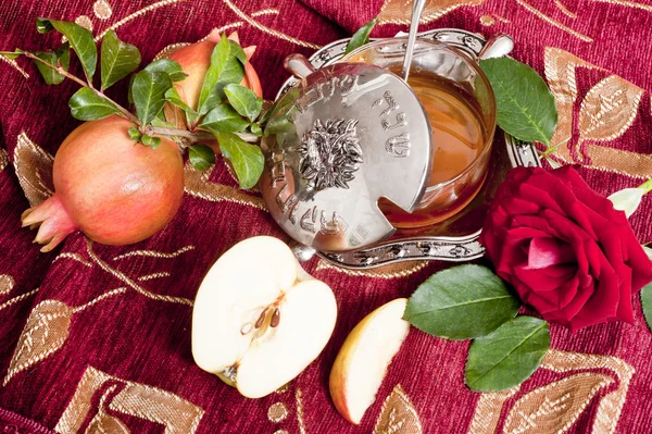 Madu dengan apel untuk Rosh Hashana — Stok Foto