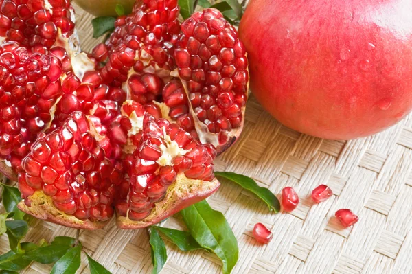 Ripe fresh pomegranates with leaves — Stock Photo, Image