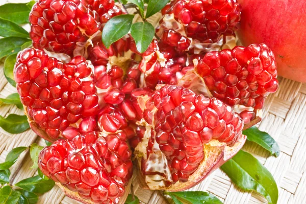 Ripe fresh pomegranates with leaves — Stock Photo, Image