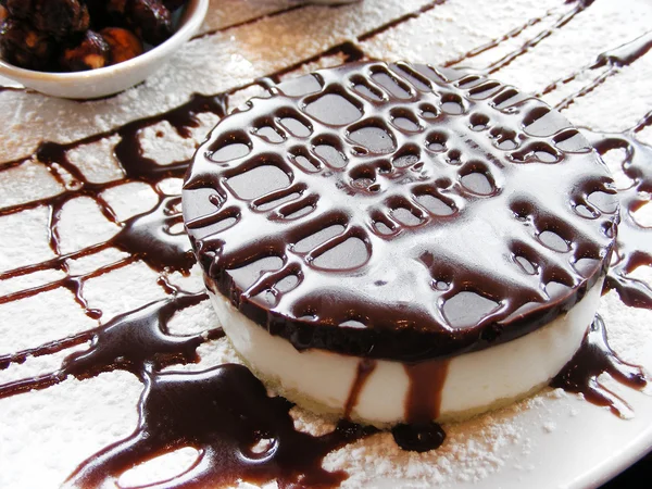 Café da manhã com torta de chocolate — Fotografia de Stock